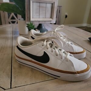 Womens Nike size 8.5